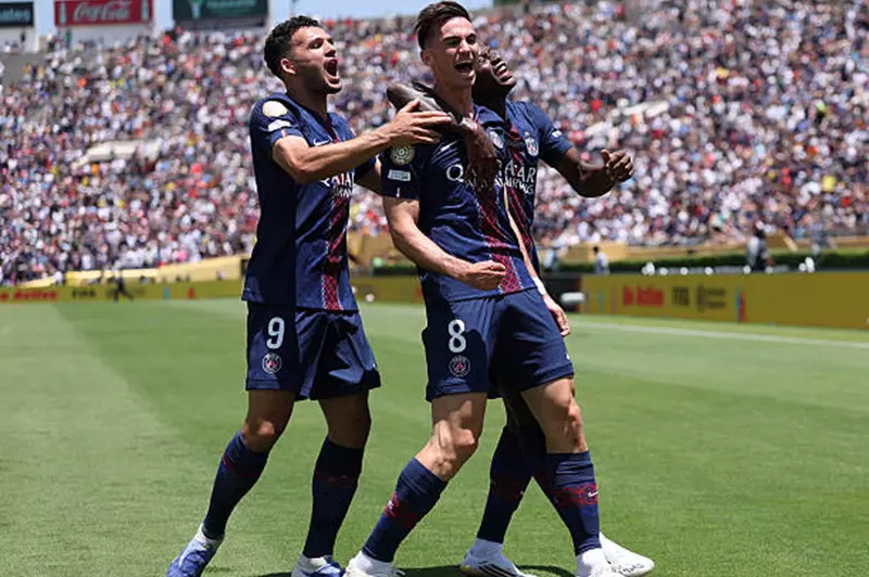 ماذا قالت الصحف عن فوز باريس أمام أتلتيكو؟